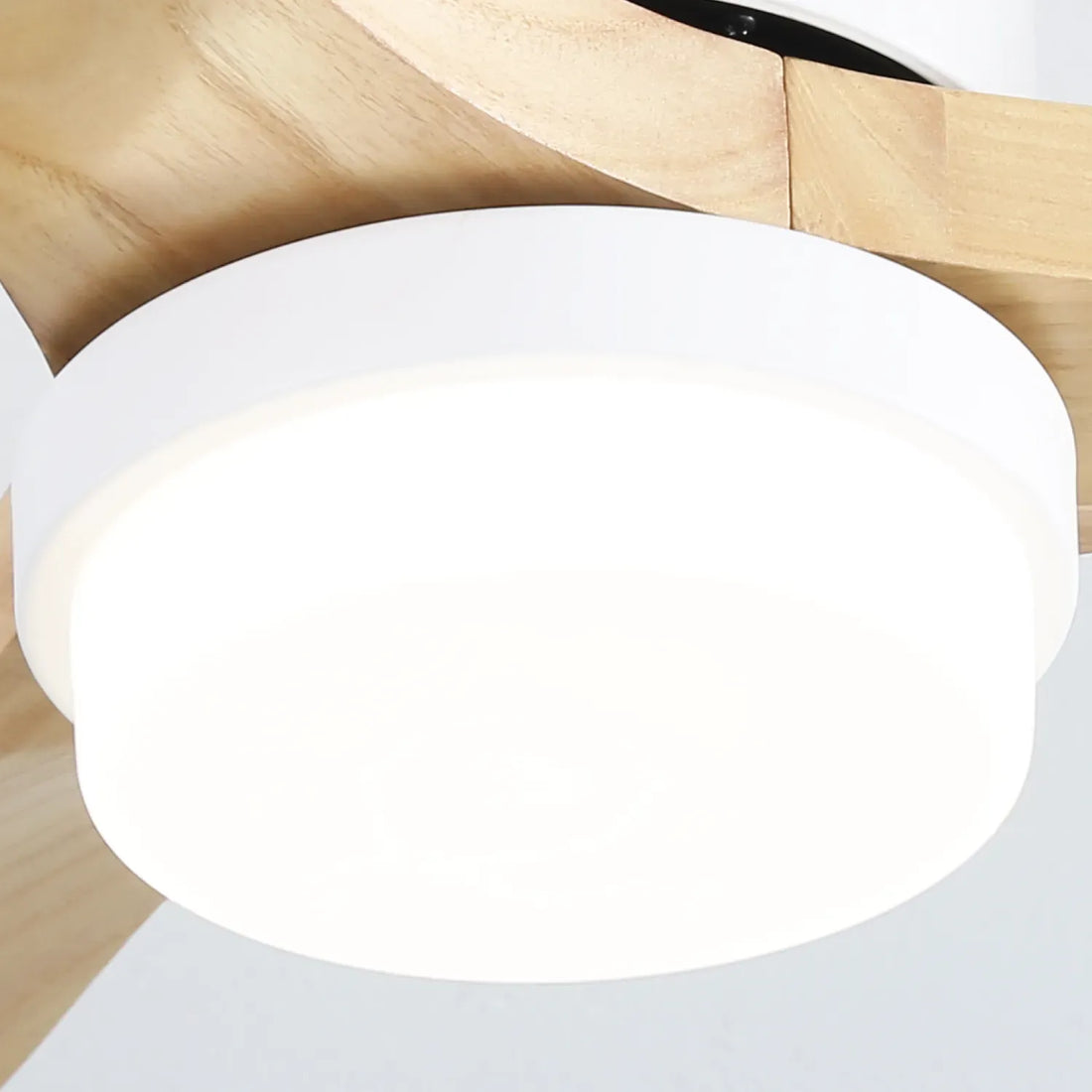 Ventilateur de plafond 52″ Aura - Pales bois & LED intégrée