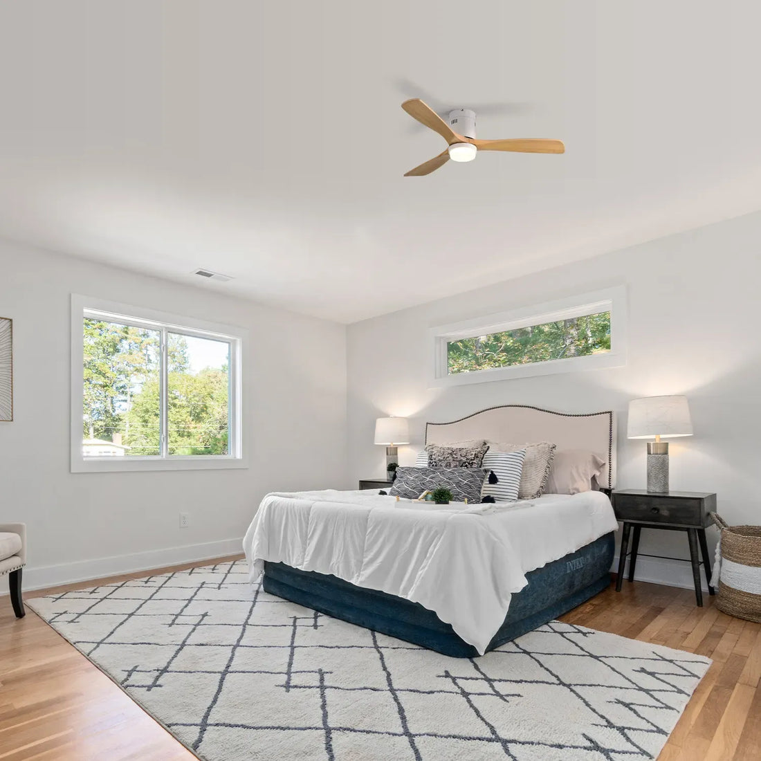 Ventilateur de plafond 52″ Aura - Pales bois & LED intégrée