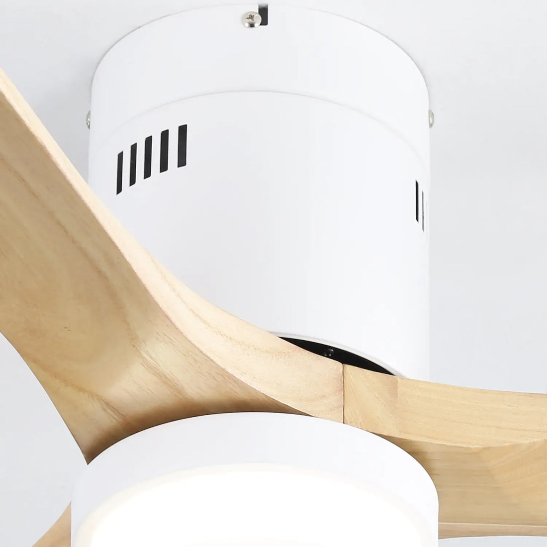 Ventilateur de plafond 52″ Aura - Pales bois & LED intégrée