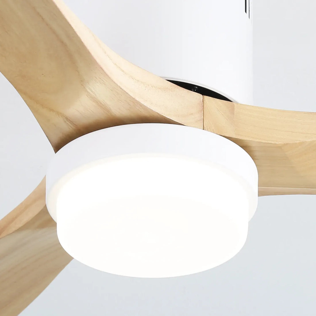 Ventilateur de plafond 52″ Aura - Pales bois & LED intégrée