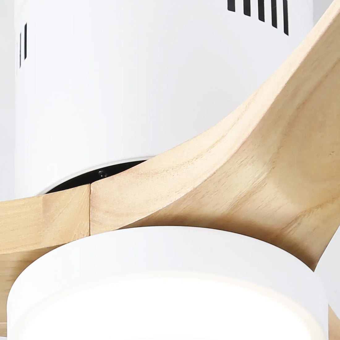Ventilateur de plafond 52″ Aura - Pales bois & LED intégrée